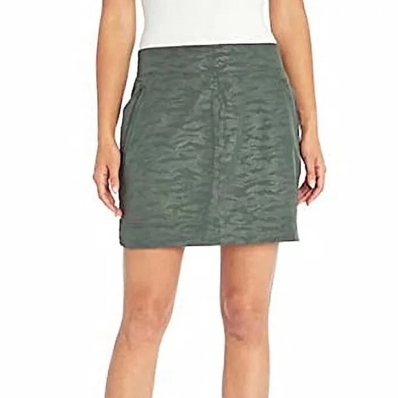 Orvis Womens Travel Skort Skirt Shorts Breathable Stretch Fabric Green Camo Sz M - Picture 1 of 6